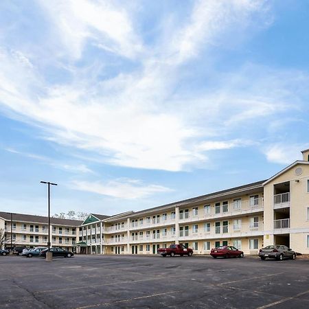 Hometowne Studios By Red Roof Kansas City - Worlds Of Fun 外观 照片